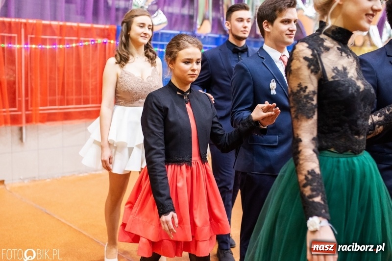Zdjęcie w galerii na portalu naszraciborz.pl: I LO wybrało na studniówkę Arenę Rafako FOTO i WIDEO wiadomości z regionu