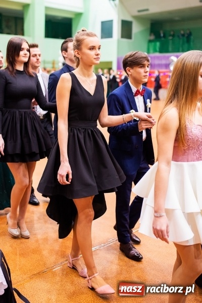 Zdjęcie w galerii na portalu naszraciborz.pl: I LO wybrało na studniówkę Arenę Rafako FOTO i WIDEO wiadomości z regionu