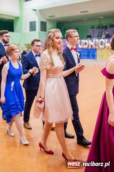 Zdjęcie w galerii na portalu naszraciborz.pl: I LO wybrało na studniówkę Arenę Rafako FOTO i WIDEO wiadomości z regionu