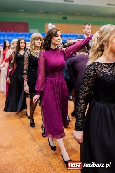 Zdjęcie w galerii na portalu naszraciborz.pl: I LO wybrało na studniówkę Arenę Rafako FOTO i WIDEO wiadomości z regionu