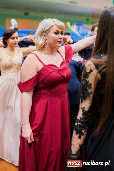 Zdjęcie w galerii na portalu naszraciborz.pl: I LO wybrało na studniówkę Arenę Rafako FOTO i WIDEO wiadomości z regionu