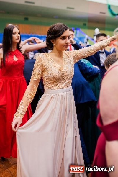 Zdjęcie w galerii na portalu naszraciborz.pl: I LO wybrało na studniówkę Arenę Rafako FOTO i WIDEO wiadomości z regionu