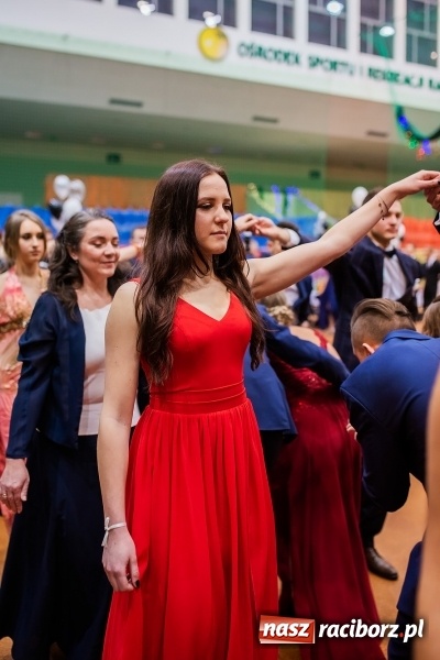 Zdjęcie w galerii na portalu naszraciborz.pl: I LO wybrało na studniówkę Arenę Rafako FOTO i WIDEO wiadomości z regionu