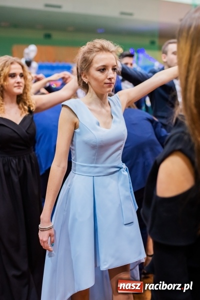 Zdjęcie w galerii na portalu naszraciborz.pl: I LO wybrało na studniówkę Arenę Rafako FOTO i WIDEO wiadomości z regionu