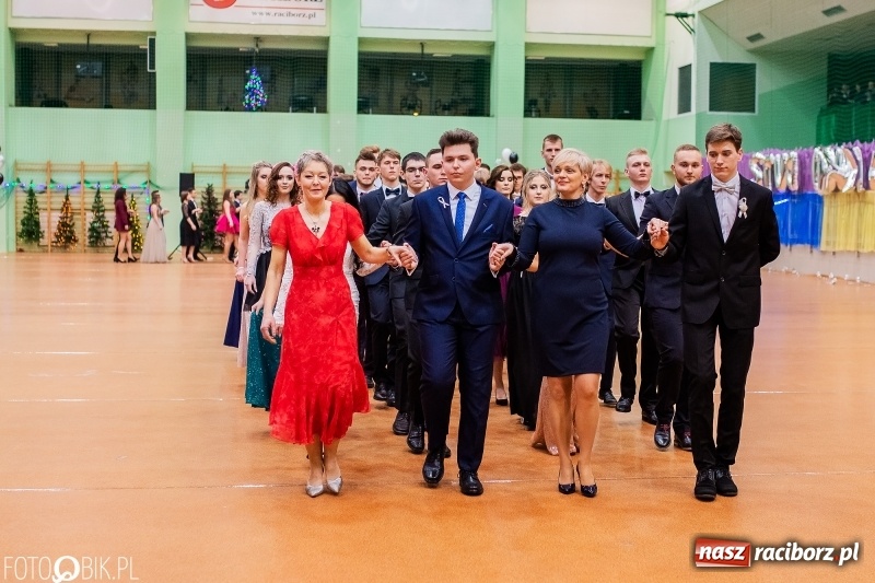 Zdjęcie w galerii na portalu naszraciborz.pl: I LO wybrało na studniówkę Arenę Rafako FOTO i WIDEO wiadomości z regionu