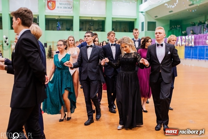 Zdjęcie w galerii na portalu naszraciborz.pl: I LO wybrało na studniówkę Arenę Rafako FOTO i WIDEO wiadomości z regionu