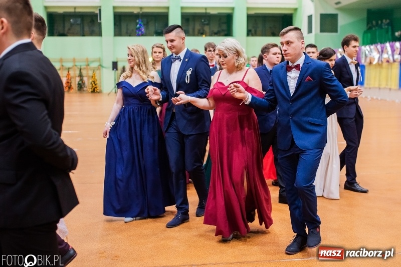 Zdjęcie w galerii na portalu naszraciborz.pl: I LO wybrało na studniówkę Arenę Rafako FOTO i WIDEO wiadomości z regionu
