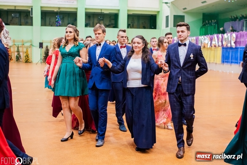 Zdjęcie w galerii na portalu naszraciborz.pl: I LO wybrało na studniówkę Arenę Rafako FOTO i WIDEO wiadomości z regionu