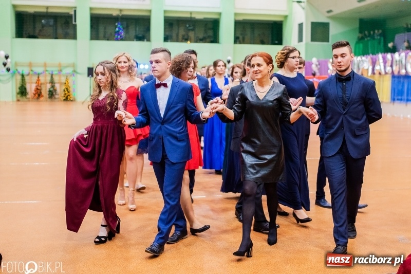 Zdjęcie w galerii na portalu naszraciborz.pl: I LO wybrało na studniówkę Arenę Rafako FOTO i WIDEO wiadomości z regionu