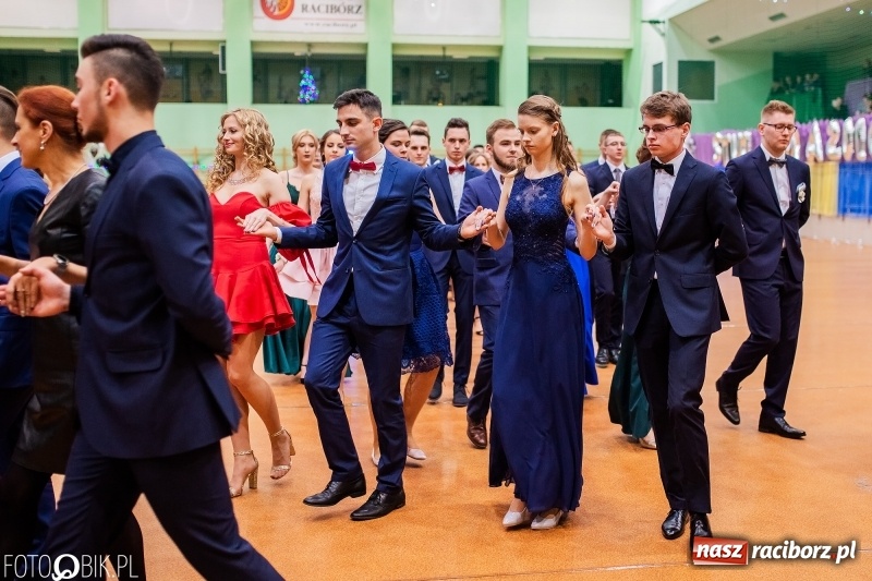 Zdjęcie w galerii na portalu naszraciborz.pl: I LO wybrało na studniówkę Arenę Rafako FOTO i WIDEO wiadomości z regionu