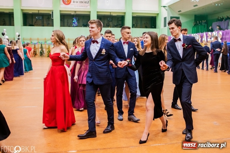 Zdjęcie w galerii na portalu naszraciborz.pl: I LO wybrało na studniówkę Arenę Rafako FOTO i WIDEO wiadomości z regionu