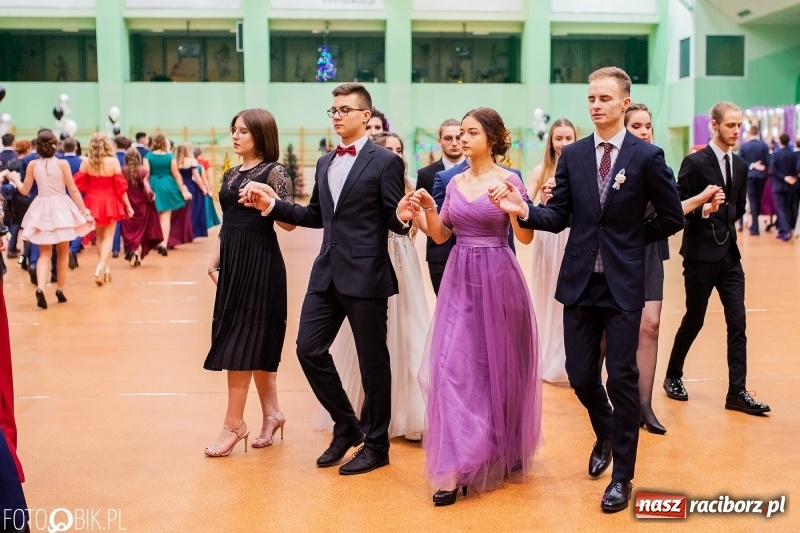 Zdjęcie w galerii na portalu naszraciborz.pl: I LO wybrało na studniówkę Arenę Rafako FOTO i WIDEO wiadomości z regionu