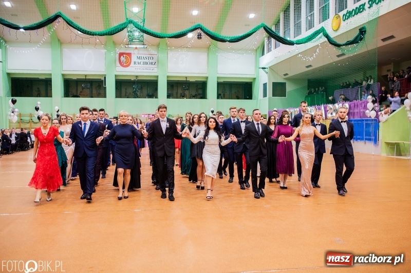 Zdjęcie w galerii na portalu naszraciborz.pl: I LO wybrało na studniówkę Arenę Rafako FOTO i WIDEO wiadomości z regionu