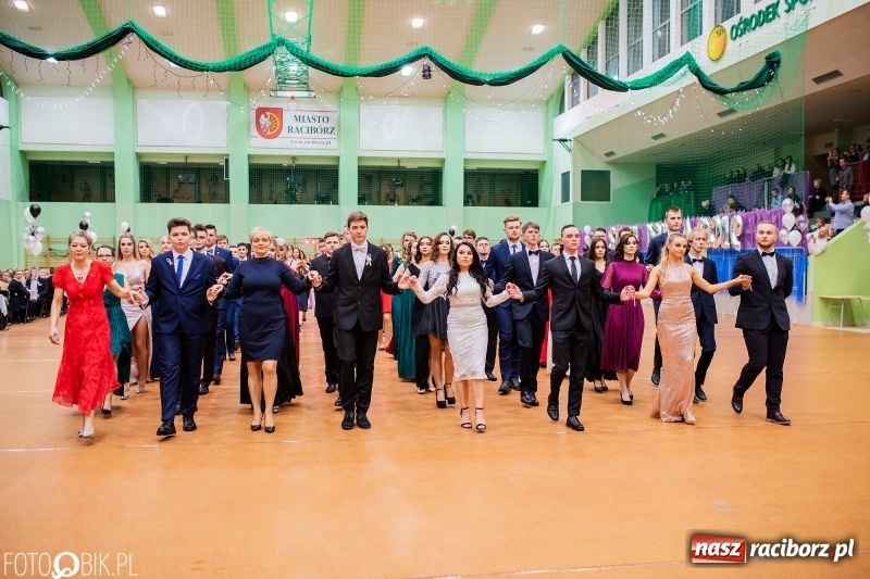 Zdjęcie w galerii na portalu naszraciborz.pl: I LO wybrało na studniówkę Arenę Rafako FOTO i WIDEO wiadomości z regionu