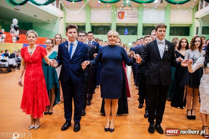 Zdjęcie w galerii na portalu naszraciborz.pl: I LO wybrało na studniówkę Arenę Rafako FOTO i WIDEO wiadomości z regionu