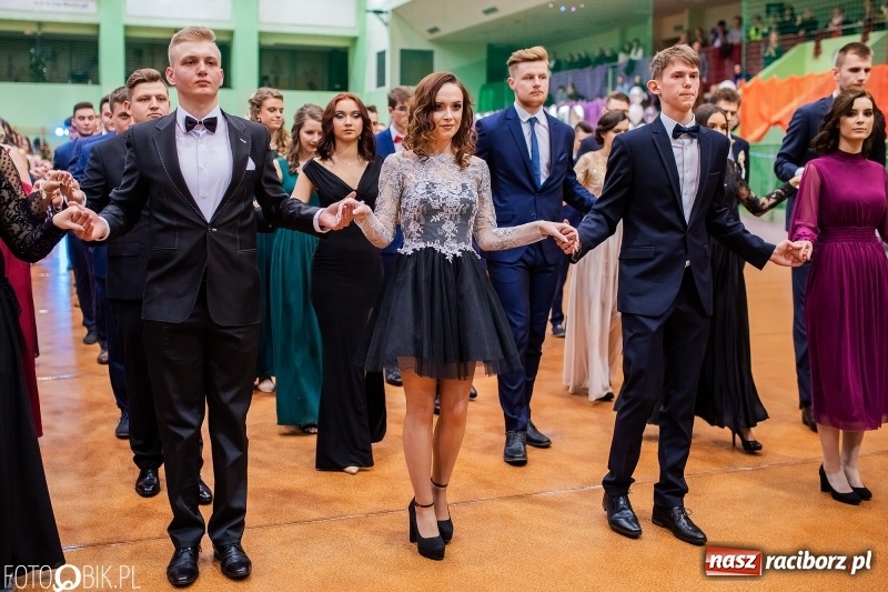 Zdjęcie w galerii na portalu naszraciborz.pl: I LO wybrało na studniówkę Arenę Rafako FOTO i WIDEO wiadomości z regionu