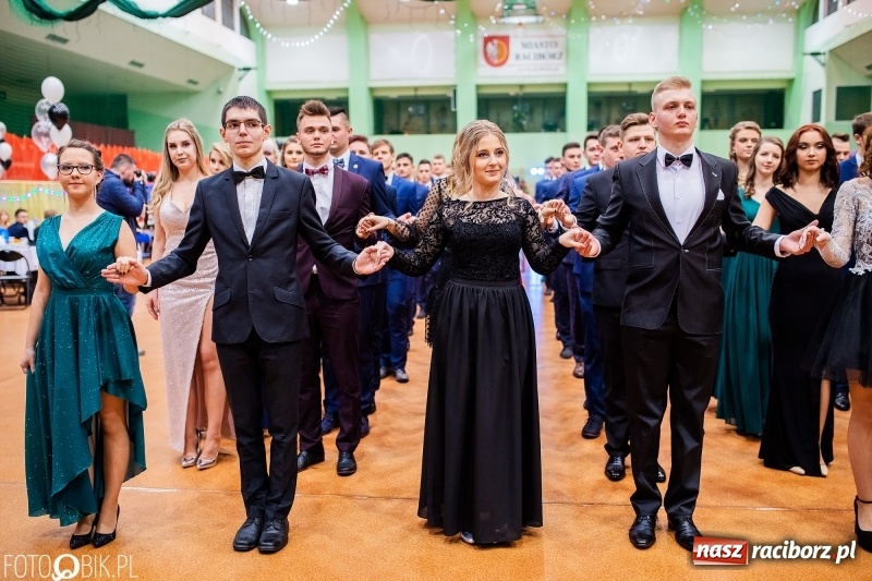 Zdjęcie w galerii na portalu naszraciborz.pl: I LO wybrało na studniówkę Arenę Rafako FOTO i WIDEO wiadomości z regionu