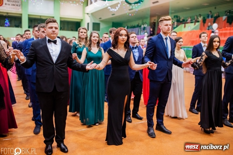 Zdjęcie w galerii na portalu naszraciborz.pl: I LO wybrało na studniówkę Arenę Rafako FOTO i WIDEO wiadomości z regionu