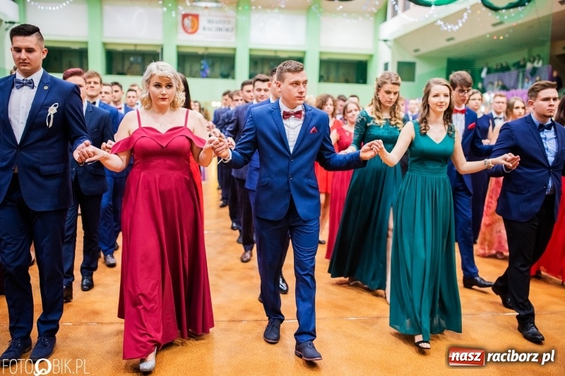 Zdjęcie w galerii na portalu naszraciborz.pl: I LO wybrało na studniówkę Arenę Rafako FOTO i WIDEO wiadomości z regionu