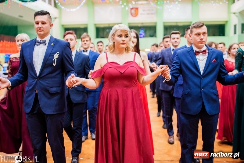 Zdjęcie w galerii na portalu naszraciborz.pl: I LO wybrało na studniówkę Arenę Rafako FOTO i WIDEO wiadomości z regionu