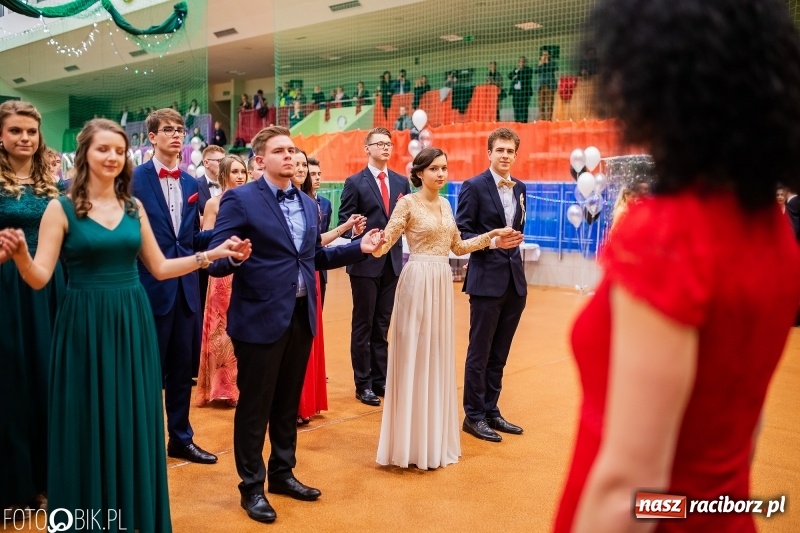 Zdjęcie w galerii na portalu naszraciborz.pl: I LO wybrało na studniówkę Arenę Rafako FOTO i WIDEO wiadomości z regionu