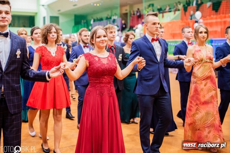 Zdjęcie w galerii na portalu naszraciborz.pl: I LO wybrało na studniówkę Arenę Rafako FOTO i WIDEO wiadomości z regionu