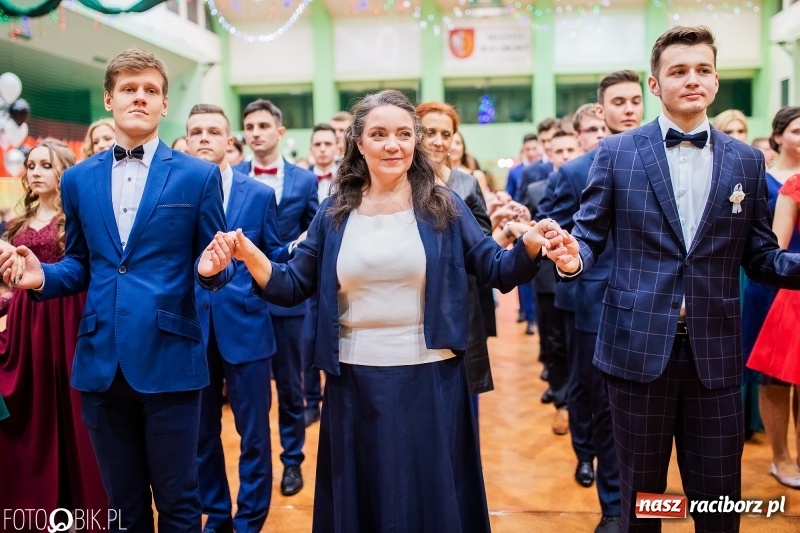 Zdjęcie w galerii na portalu naszraciborz.pl: I LO wybrało na studniówkę Arenę Rafako FOTO i WIDEO wiadomości z regionu