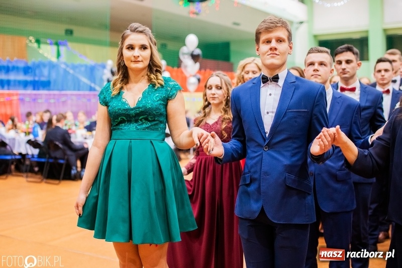 Zdjęcie w galerii na portalu naszraciborz.pl: I LO wybrało na studniówkę Arenę Rafako FOTO i WIDEO wiadomości z regionu