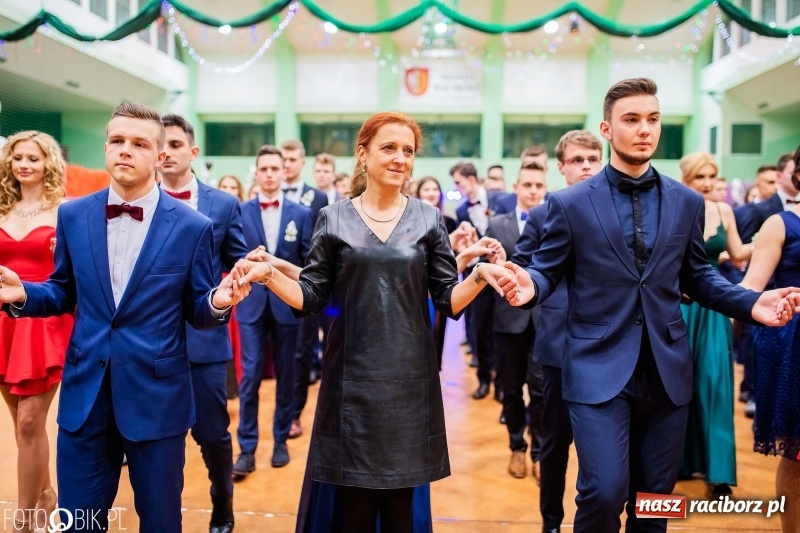 Zdjęcie w galerii na portalu naszraciborz.pl: I LO wybrało na studniówkę Arenę Rafako FOTO i WIDEO wiadomości z regionu