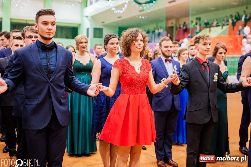 Zdjęcie w galerii na portalu naszraciborz.pl: I LO wybrało na studniówkę Arenę Rafako FOTO i WIDEO wiadomości z regionu