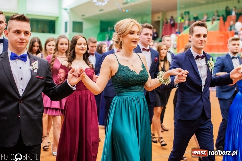 Zdjęcie w galerii na portalu naszraciborz.pl: I LO wybrało na studniówkę Arenę Rafako FOTO i WIDEO wiadomości z regionu