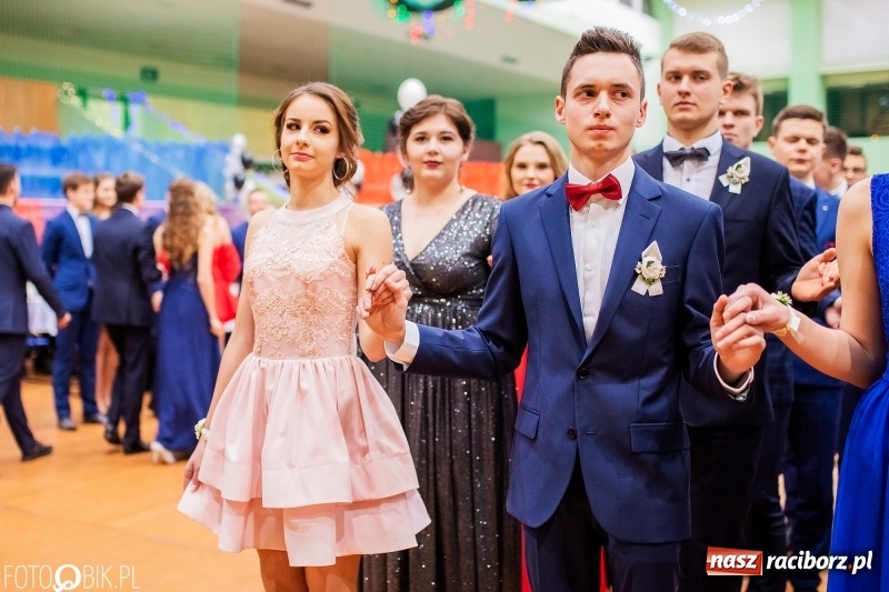 Zdjęcie w galerii na portalu naszraciborz.pl: I LO wybrało na studniówkę Arenę Rafako FOTO i WIDEO wiadomości z regionu