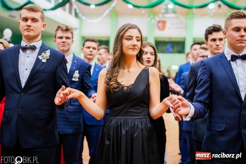 Zdjęcie w galerii na portalu naszraciborz.pl: I LO wybrało na studniówkę Arenę Rafako FOTO i WIDEO wiadomości z regionu