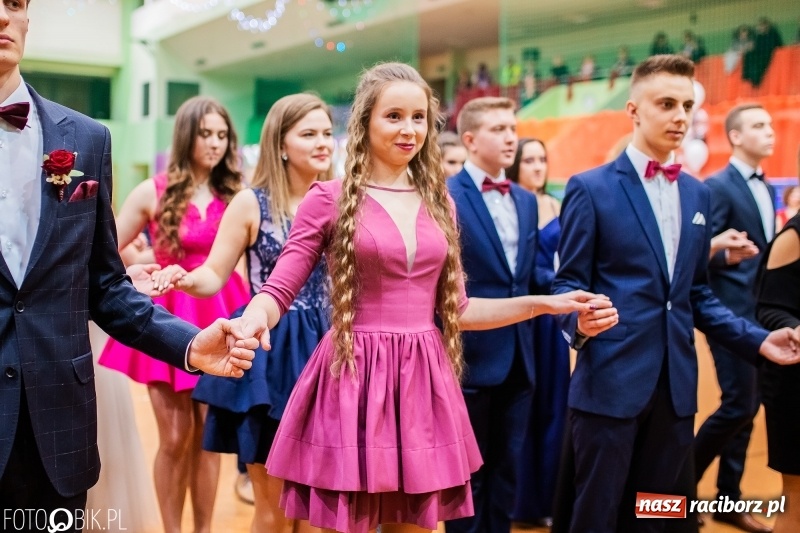 Zdjęcie w galerii na portalu naszraciborz.pl: I LO wybrało na studniówkę Arenę Rafako FOTO i WIDEO wiadomości z regionu