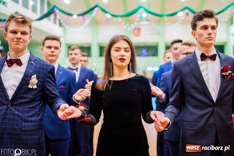 Zdjęcie w galerii na portalu naszraciborz.pl: I LO wybrało na studniówkę Arenę Rafako FOTO i WIDEO wiadomości z regionu