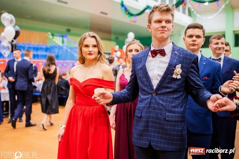 Zdjęcie w galerii na portalu naszraciborz.pl: I LO wybrało na studniówkę Arenę Rafako FOTO i WIDEO wiadomości z regionu