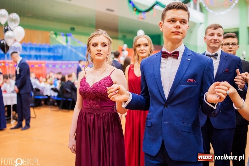 Zdjęcie w galerii na portalu naszraciborz.pl: I LO wybrało na studniówkę Arenę Rafako FOTO i WIDEO wiadomości z regionu