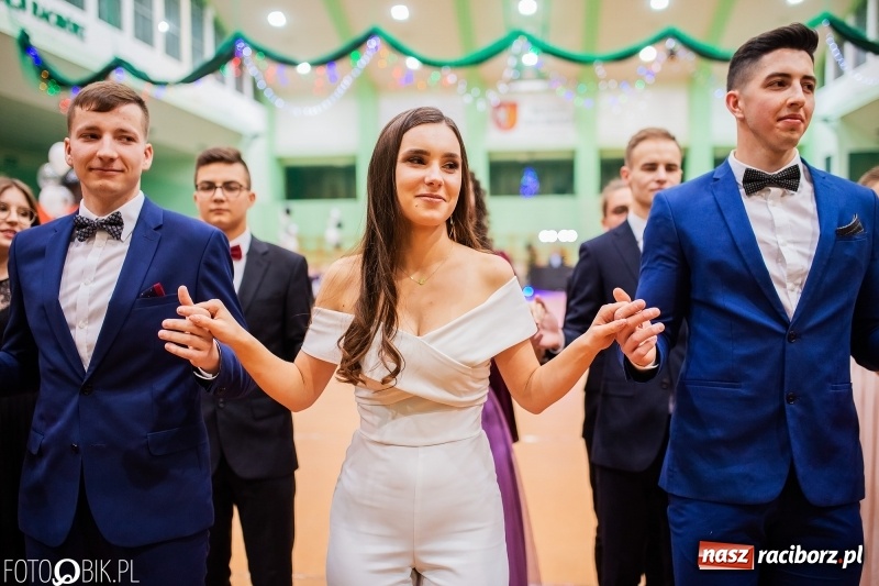 Zdjęcie w galerii na portalu naszraciborz.pl: I LO wybrało na studniówkę Arenę Rafako FOTO i WIDEO wiadomości z regionu