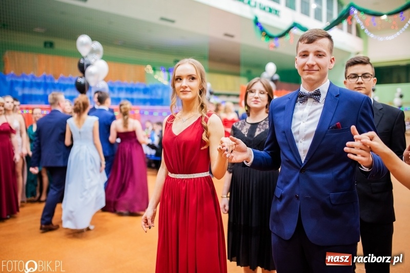 Zdjęcie w galerii na portalu naszraciborz.pl: I LO wybrało na studniówkę Arenę Rafako FOTO i WIDEO wiadomości z regionu