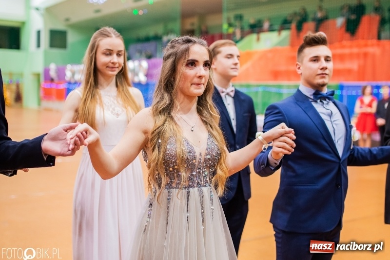 Zdjęcie w galerii na portalu naszraciborz.pl: I LO wybrało na studniówkę Arenę Rafako FOTO i WIDEO wiadomości z regionu