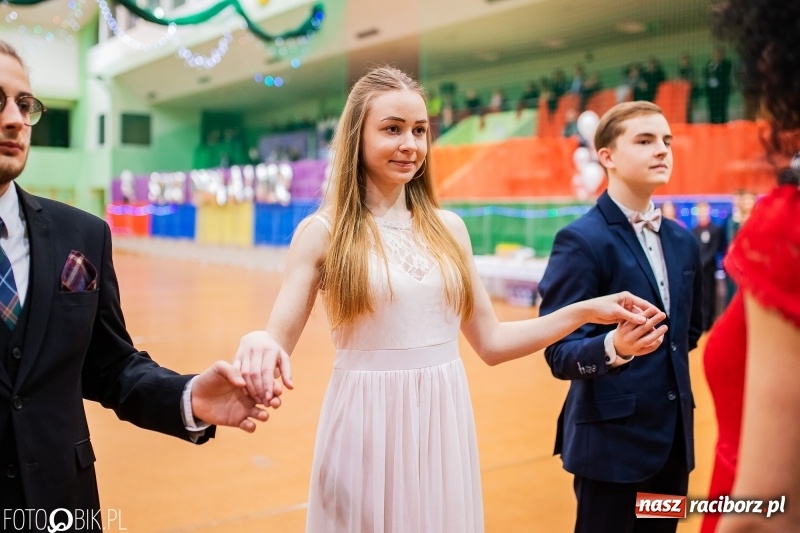 Zdjęcie w galerii na portalu naszraciborz.pl: I LO wybrało na studniówkę Arenę Rafako FOTO i WIDEO wiadomości z regionu