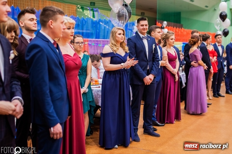 Zdjęcie w galerii na portalu naszraciborz.pl: I LO wybrało na studniówkę Arenę Rafako FOTO i WIDEO wiadomości z regionu