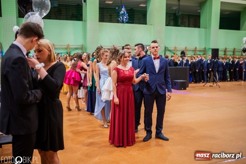 Zdjęcie w galerii na portalu naszraciborz.pl: I LO wybrało na studniówkę Arenę Rafako FOTO i WIDEO wiadomości z regionu