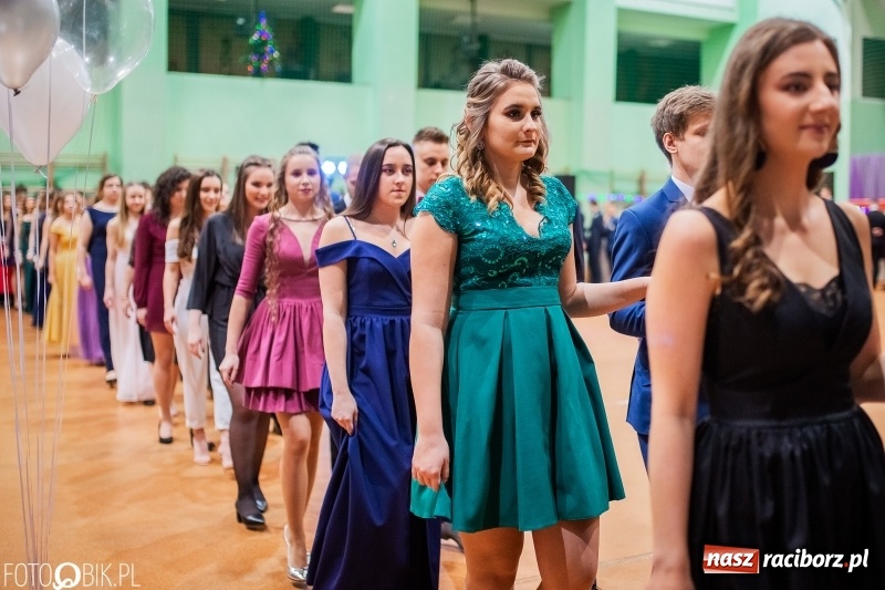 Zdjęcie w galerii na portalu naszraciborz.pl: I LO wybrało na studniówkę Arenę Rafako FOTO i WIDEO wiadomości z regionu