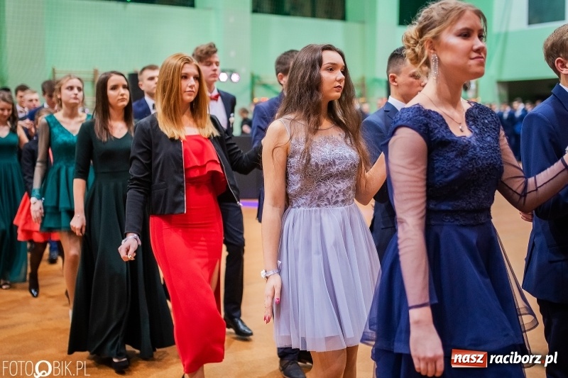 Zdjęcie w galerii na portalu naszraciborz.pl: I LO wybrało na studniówkę Arenę Rafako FOTO i WIDEO wiadomości z regionu