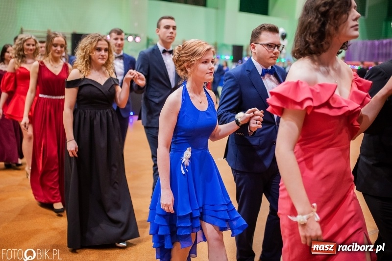 Zdjęcie w galerii na portalu naszraciborz.pl: I LO wybrało na studniówkę Arenę Rafako FOTO i WIDEO wiadomości z regionu