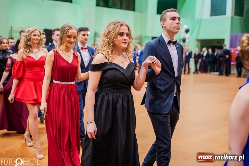 Zdjęcie w galerii na portalu naszraciborz.pl: I LO wybrało na studniówkę Arenę Rafako FOTO i WIDEO wiadomości z regionu