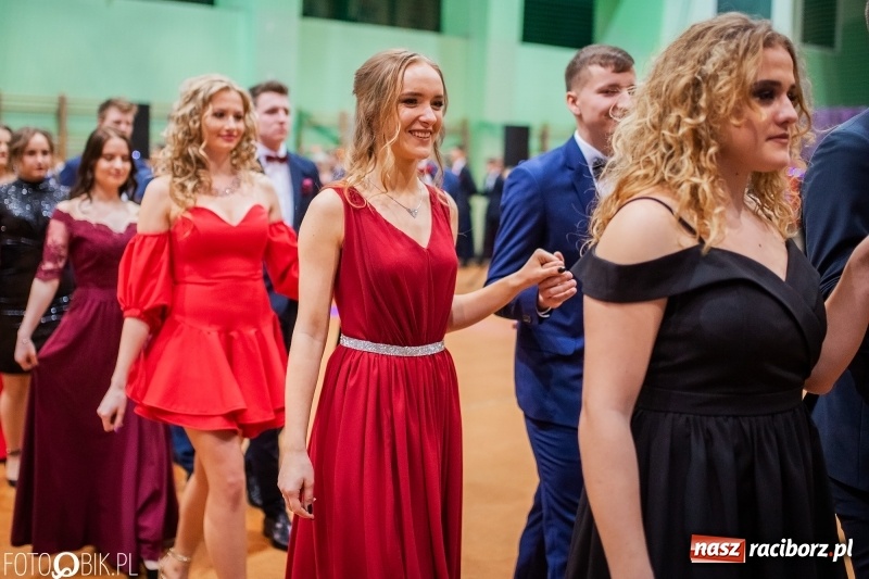 Zdjęcie w galerii na portalu naszraciborz.pl: I LO wybrało na studniówkę Arenę Rafako FOTO i WIDEO wiadomości z regionu