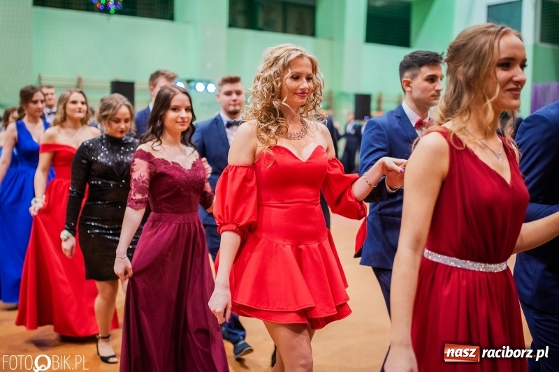 Zdjęcie w galerii na portalu naszraciborz.pl: I LO wybrało na studniówkę Arenę Rafako FOTO i WIDEO wiadomości z regionu