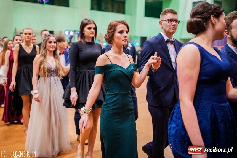 Zdjęcie w galerii na portalu naszraciborz.pl: I LO wybrało na studniówkę Arenę Rafako FOTO i WIDEO wiadomości z regionu